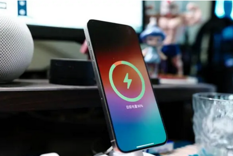 任城苹果15换屏服务分享用什么充电器给iPhone15充电更好 
